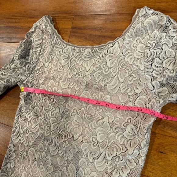 White House Black Market long sleeve lace top - Picture 5 of 6